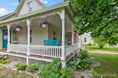 323 S Front St, Belding, MI 48809 photo 6