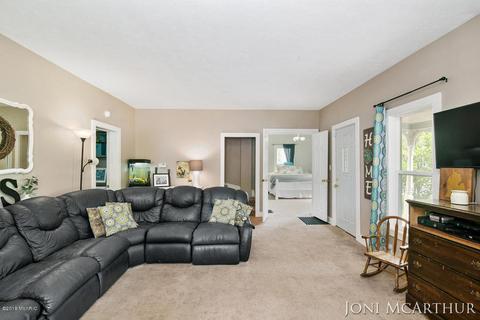 323 S Front St, Belding, MI 48809 photo 15