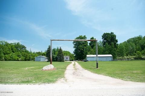 2738 N Baldwin Ave, White Cloud, MI 49349 photo 4