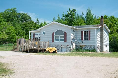 2738 N Baldwin Ave, White Cloud, MI 49349 photo 2