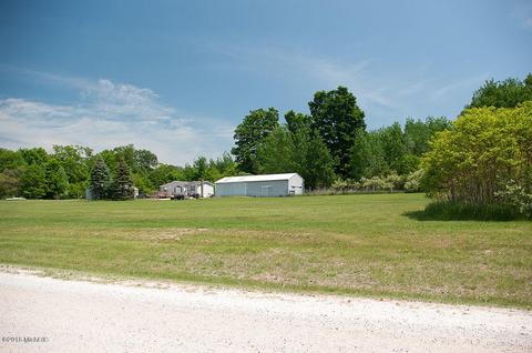 2738 N Baldwin Ave, White Cloud, MI 49349 photo 3