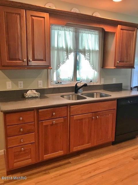 17470 Outer Dr, Big Rapids, MI 49307 photo 5