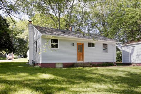 424 Goguac St W, Springfield, MI 49015 photo 14
