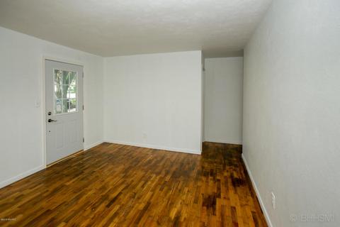 424 Goguac St W, Springfield, MI 49015 photo 3