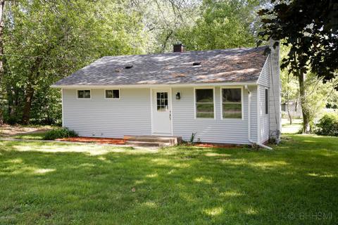 424 Goguac St W, Springfield, MI 49015 photo 1