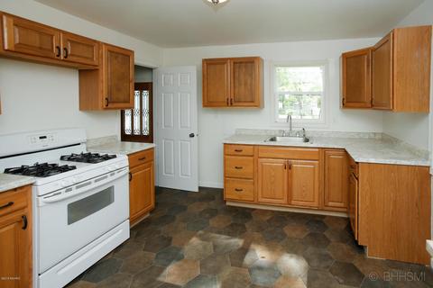 424 Goguac St W, Springfield, MI 49015 photo 5