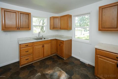 424 Goguac St W, Springfield, MI 49015 photo 7