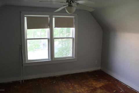 527 E Gilson St, Edmore, MI 48829 photo 9
