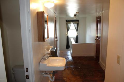 527 E Gilson St, Edmore, MI 48829 photo 10