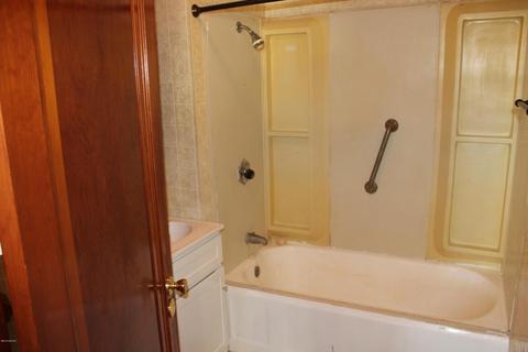 527 E Gilson St, Edmore, MI 48829 photo 7
