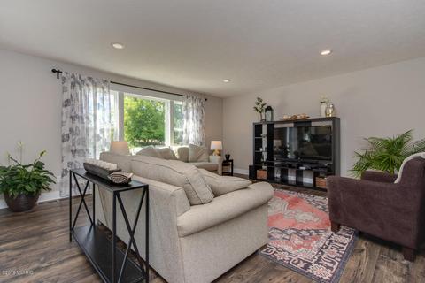 5 Fox Point Ct, Ada, MI 49301 photo 6