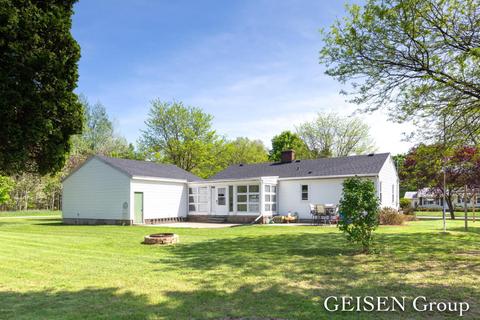 846 Harrison St, Belding, MI 48809 photo 2