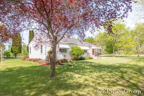 846 Harrison St, Belding, MI 48809 photo 5