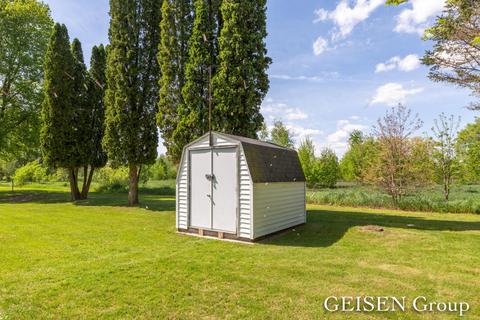 846 Harrison St, Belding, MI 48809 photo 4