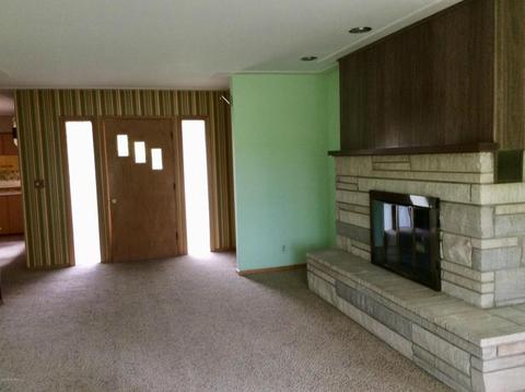 259 Eighth St, Manistee, MI 49660 photo 4