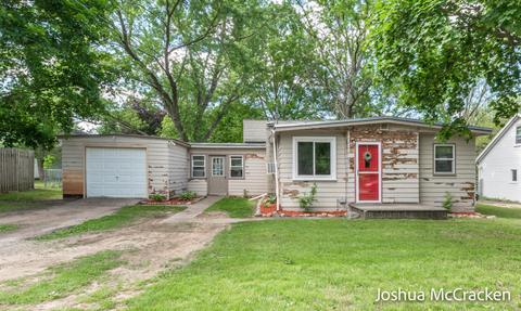 512 Foreman St SE, Lowell, MI 49331 photo 1