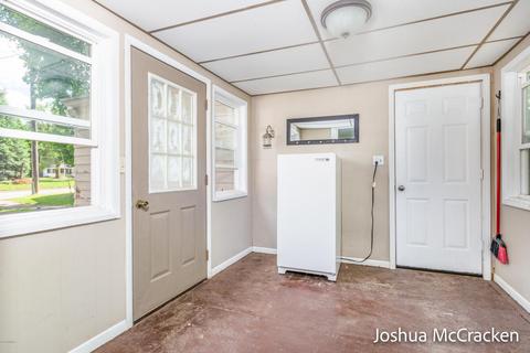 512 Foreman St SE, Lowell, MI 49331 photo 3