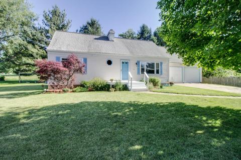 217 Oak Dr, Marshall, MI 49068 photo 1