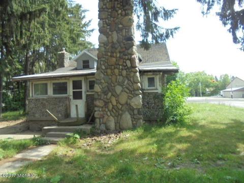 832 S Main St, Crystal, MI 48818 photo 1