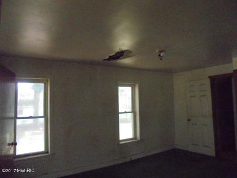 832 S Main St, Crystal, MI 48818 photo 14