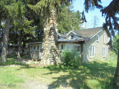 832 S Main St, Crystal, MI 48818 photo 6