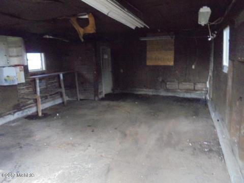 832 S Main St, Crystal, MI 48818 photo 16