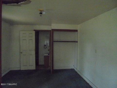 832 S Main St, Crystal, MI 48818 photo 11