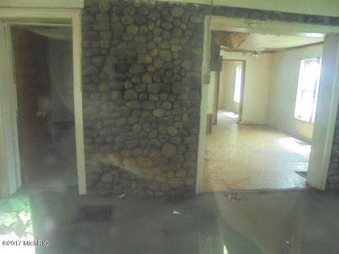 832 S Main St, Crystal, MI 48818 photo 10