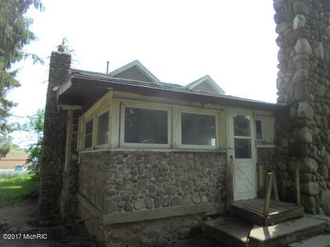 832 S Main St, Crystal, MI 48818 photo 18