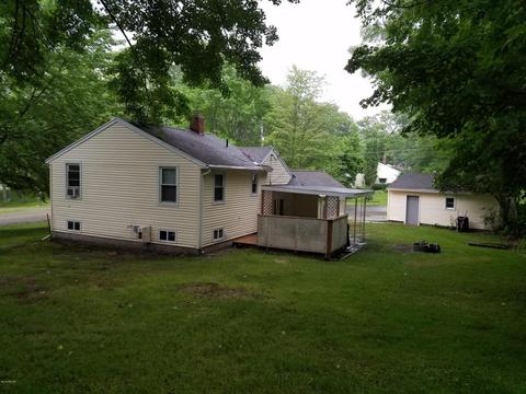 711 Park St, Belding, MI 48809 photo 4
