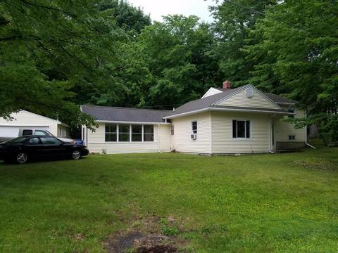 711 Park St, Belding, MI 48809 photo 1