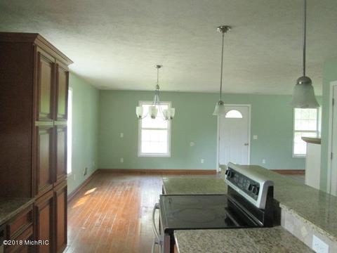 322 N Bridge St, Belding, MI 48809 photo 9