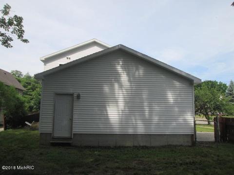 322 N Bridge St, Belding, MI 48809 photo 3