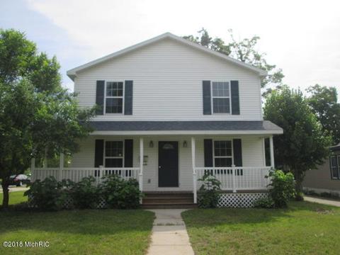 322 N Bridge St, Belding, MI 48809 photo 2