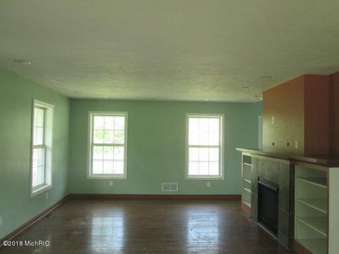 322 N Bridge St, Belding, MI 48809 photo 6