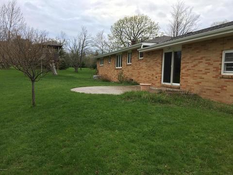 487 Eighth St, Manistee, MI 49660 photo 2