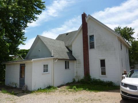 316 Leonard St, Belding, MI 48809 photo 2
