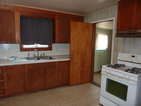 316 Leonard St, Belding, MI 48809 photo 4