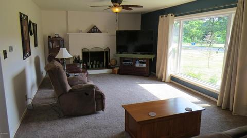 564 8th St, Plainwell, MI 49080 photo 3