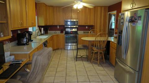 564 8th St, Plainwell, MI 49080 photo 4
