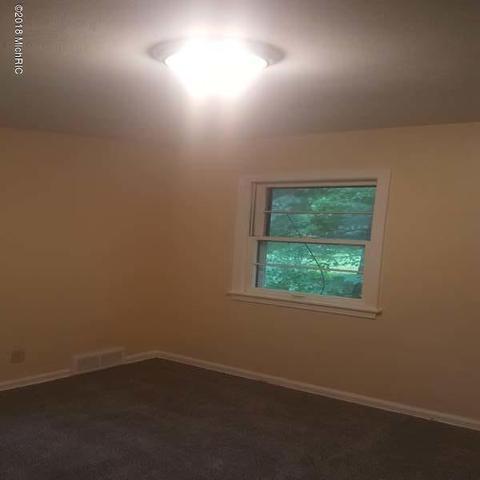 332 N 29th St, Springfield, MI 49015 photo 1
