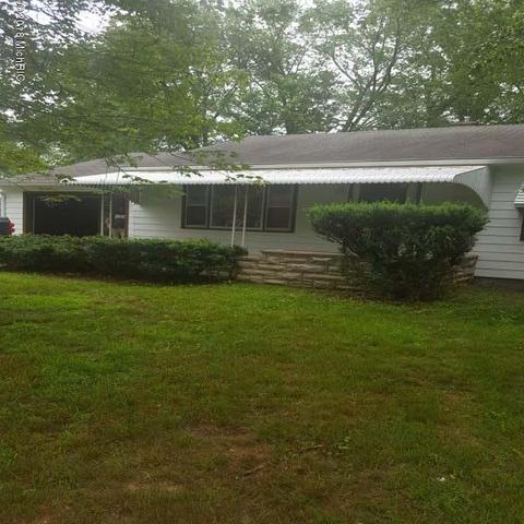 332 N 29th St, Springfield, MI 49015 photo 2