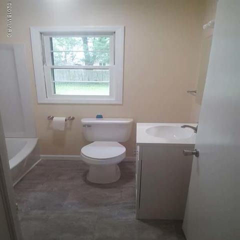 332 N 29th St, Springfield, MI 49015 photo 5