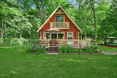 5809 Maple St, Newaygo, MI 49337 photo 1
