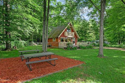 5809 Maple St, Newaygo, MI 49337 photo 3