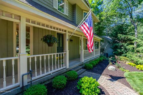 7776 Stonehaven Dr SE, Ada, MI 49301 photo 2