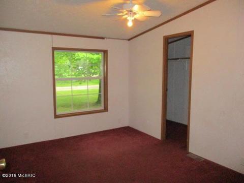 27 N Castle Dr, Springfield, MI 49037 photo 8