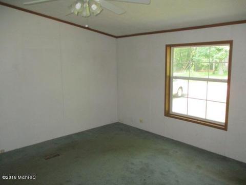 27 N Castle Dr, Springfield, MI 49037 photo 10