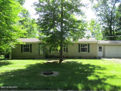 27 N Castle Dr, Springfield, MI 49037 photo 1