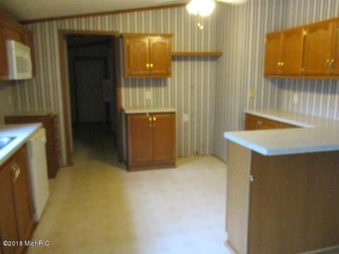 27 N Castle Dr, Springfield, MI 49037 photo 2
